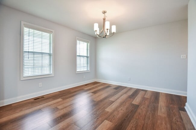 Building Photo - Pet Friendly Four Bedroom!