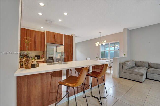 Building Photo - 930 Bluewood Terrace