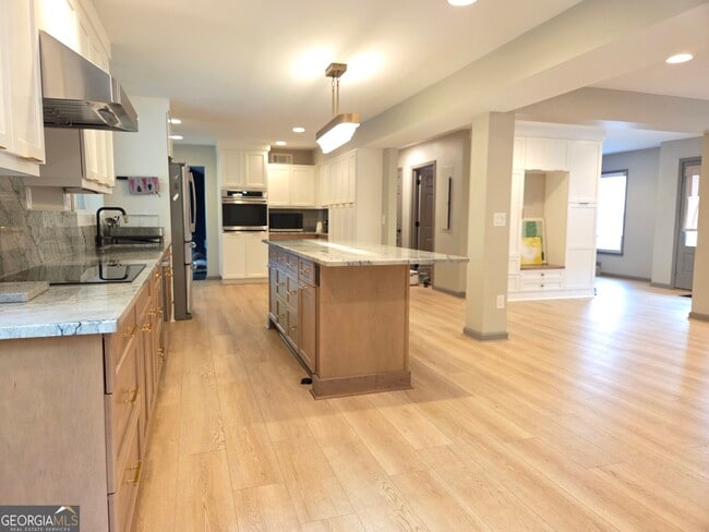 Building Photo - 215 Calgary Dr