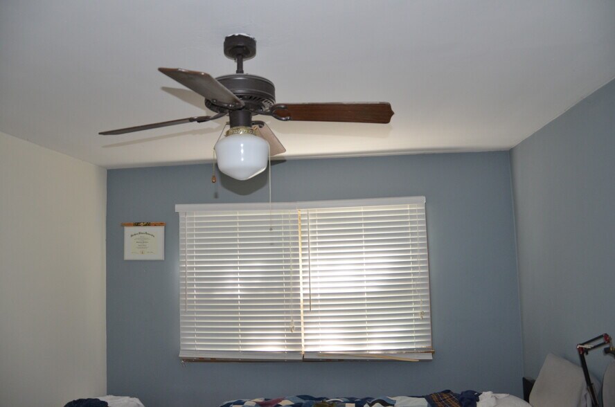 Building Photo - 1603 Waukegan Rd