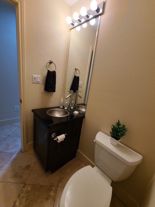 Building Photo - 5515 Petty St