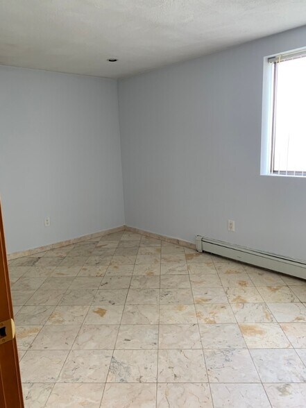 Building Photo - 1100 Governors Dr