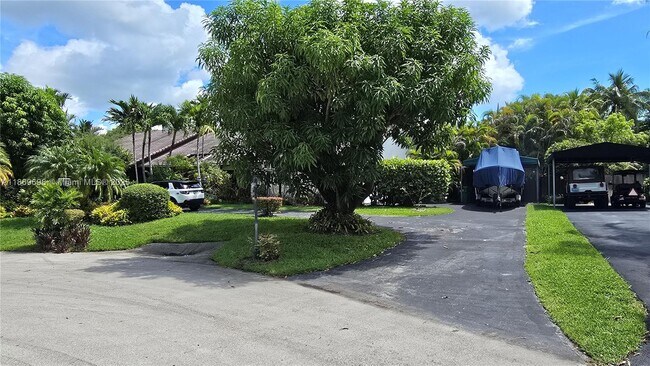 Building Photo - 15305 SW 74th Ct