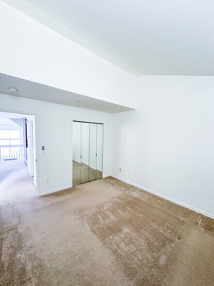 Building Photo - 1872 Lindsay Ln