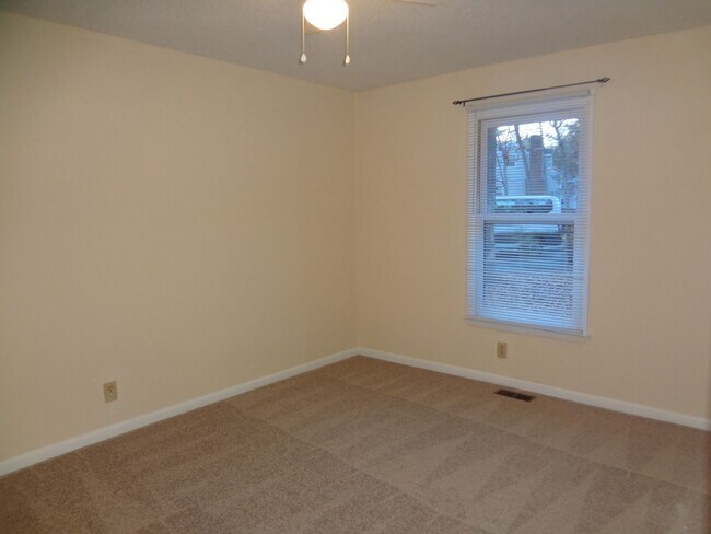 Building Photo - Peaceful Carrboro Living with Private Deck & Wooded Views