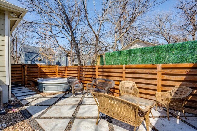 Building Photo - 3000 Prado St