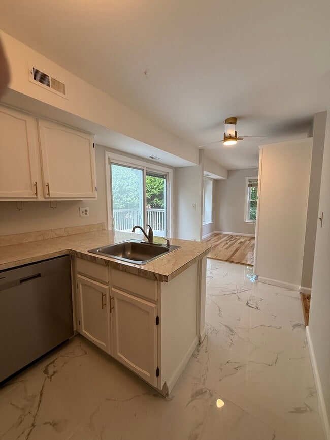 Building Photo - 271 Edgeware Ct