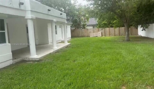 Building Photo - 18420 SW 77th Ct
