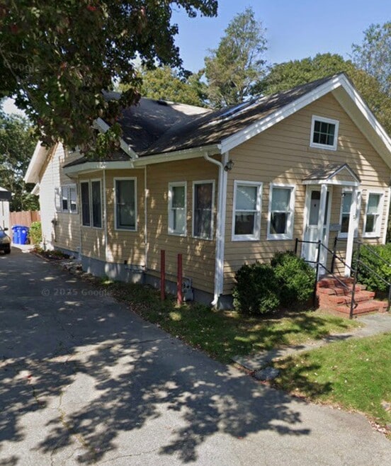 Building Photo - 30 Elm Ave