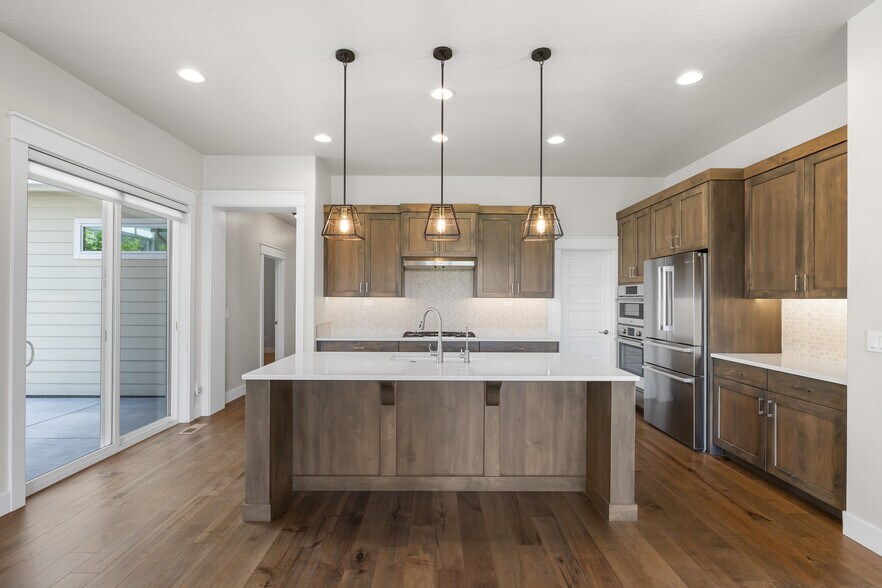 Building Photo - 6230 N Bolsena Ln