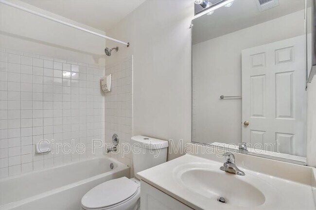 Building Photo - 1805 N Adams St