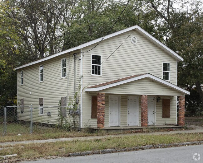 Building Photo - 2829 Waverly Ave