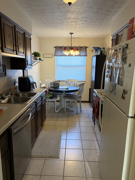 Building Photo - 8 S Trace Rd