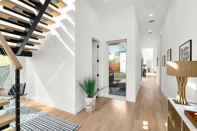 Building Photo - 4811 Cowan Ave