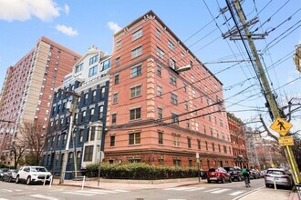 Building Photo - 84 Bloomfield St