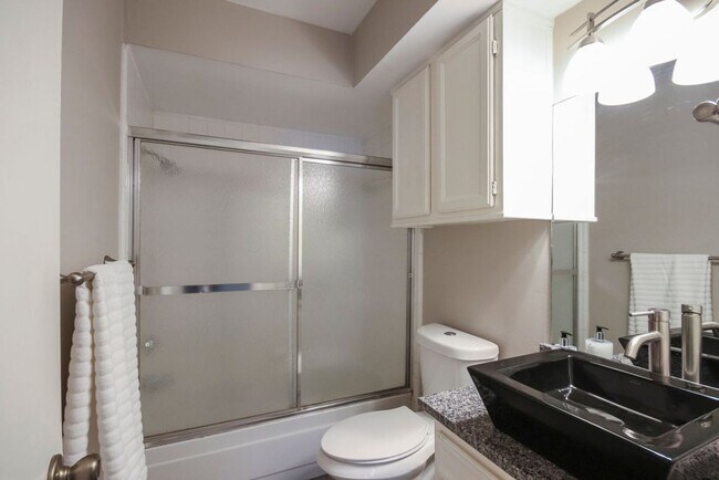 Building Photo - 2 Bed / 1 Bath Condo South Tulsa