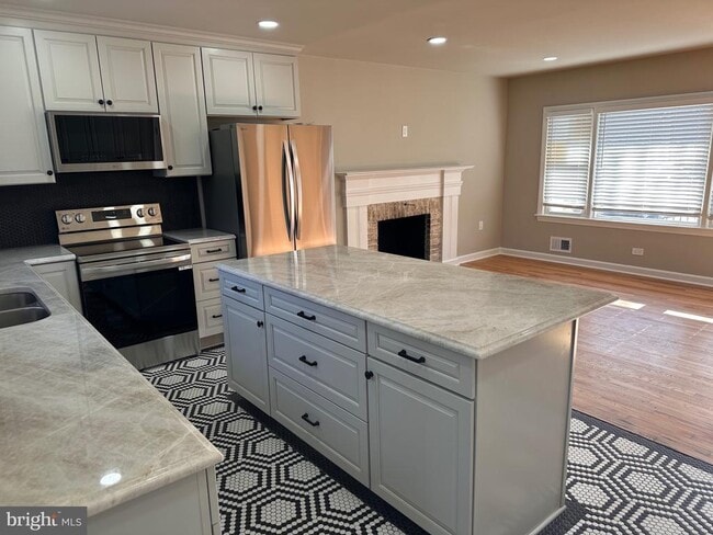 Building Photo - 106 North St NE