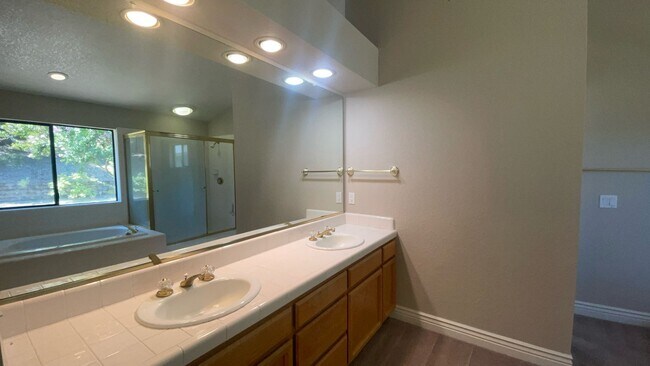 Building Photo - Gorgeous single story Gold River home in C...