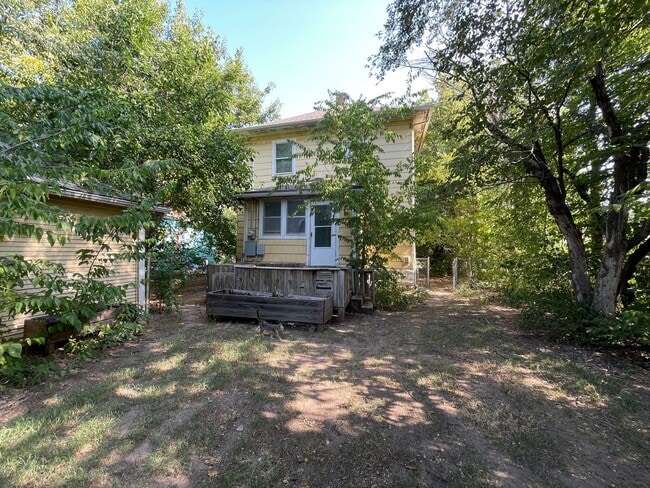 Building Photo - 119 W 13th Ave