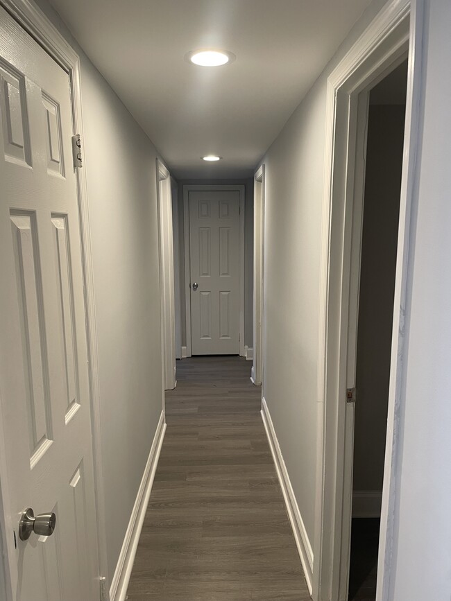 Building Photo - 1935 Addison Rd S