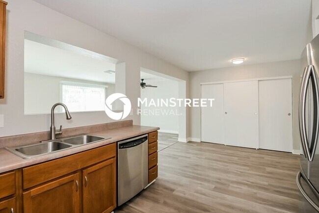 Building Photo - 4 Bedroom Pet-Friendly Home in Tucson, AZ with Main Street Renewal
