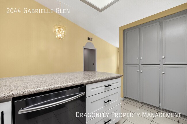 Building Photo - 2044 Gabrielle Glen
