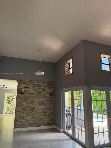 Building Photo - 616 SW 88th Pl E