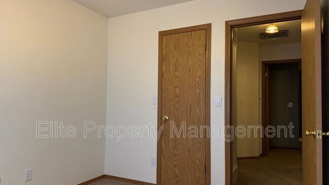 Building Photo - 107 S Brewer Dr