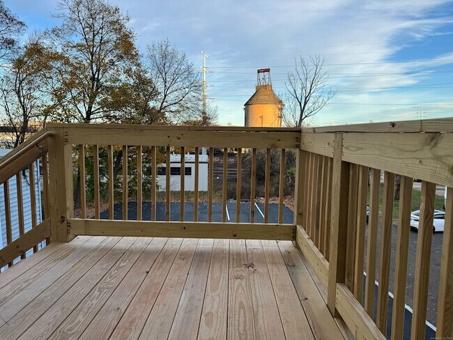 Building Photo - 1503 State St