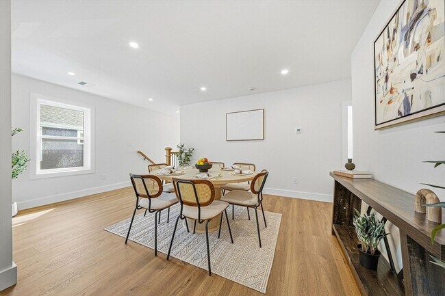 Building Photo - 54 Rangeley Rd