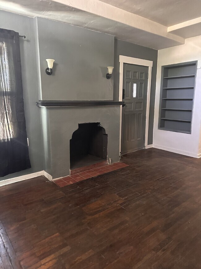 Building Photo - Delightful and Cozy 3bdrm 1bath Home For R...