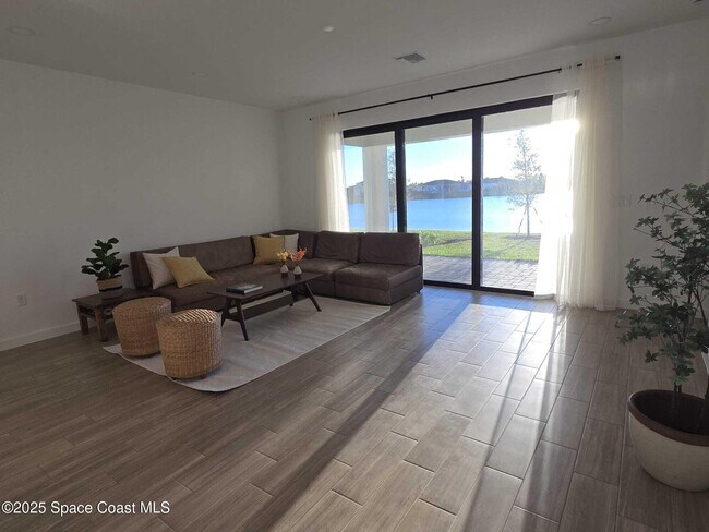 Building Photo - 3055 Dampier Dr