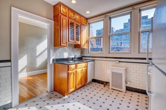 Building Photo - 229 Newbury St