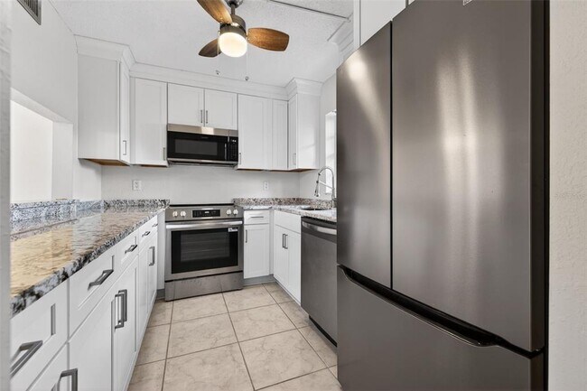 Building Photo - 7540 Bay Island Dr S