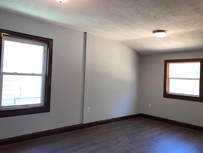 Building Photo - 823 Bloomfield Ave