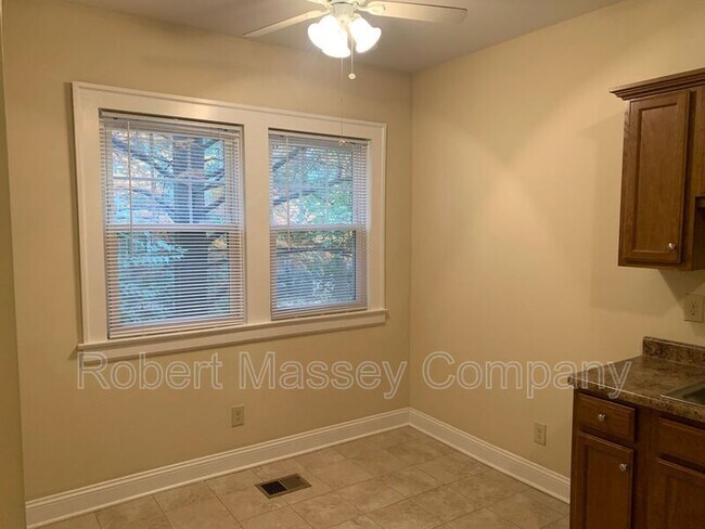 Building Photo - 2424 Glenmary Ave