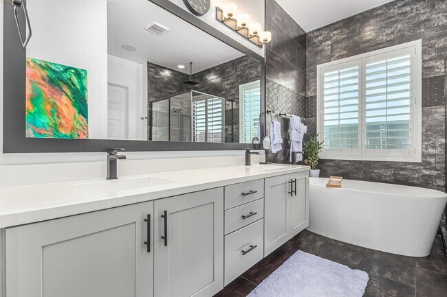 Building Photo - Luxury at Vistal