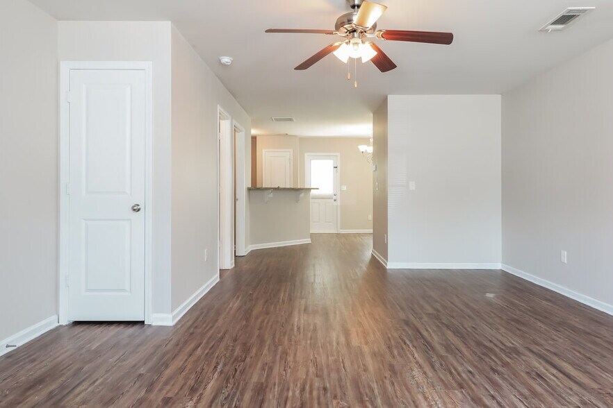Building Photo - 2825 Marlin Dr