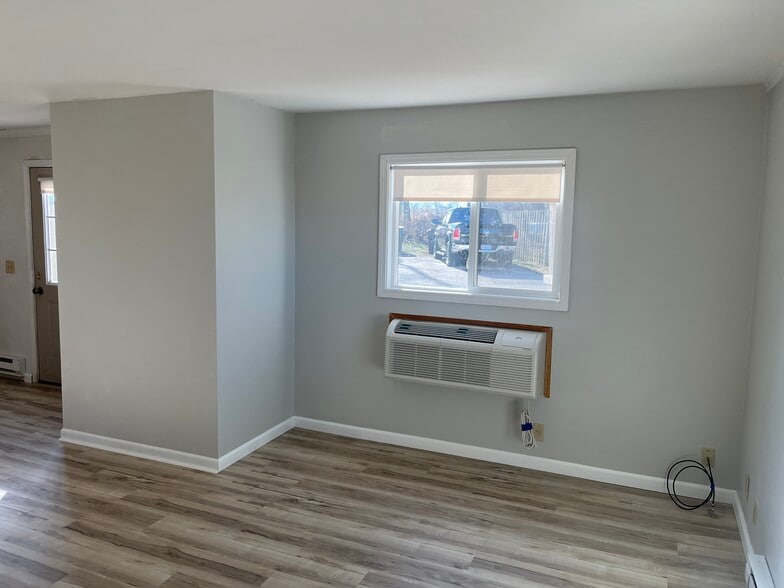 Building Photo - 929 E Clay St