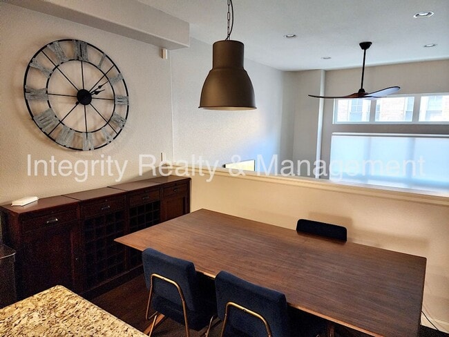 Building Photo - 4 Bed/4 Bath, 2,553 Sqft -1259 N Washingto...