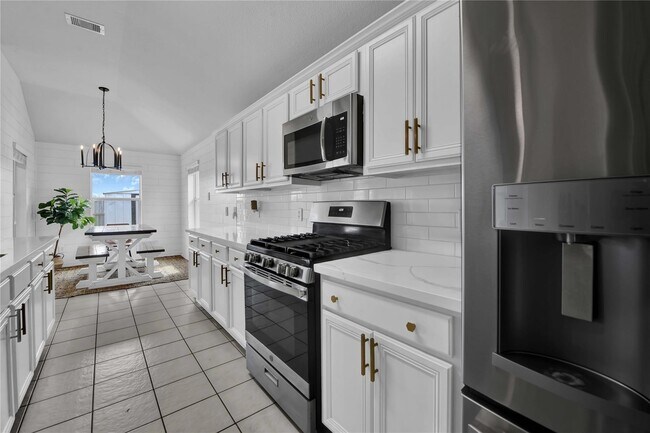 Building Photo - 997 Hamilton St