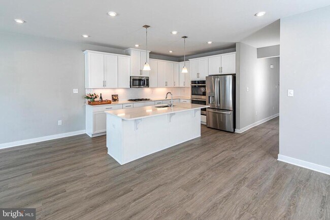 Building Photo - 2410 Lenox Dr