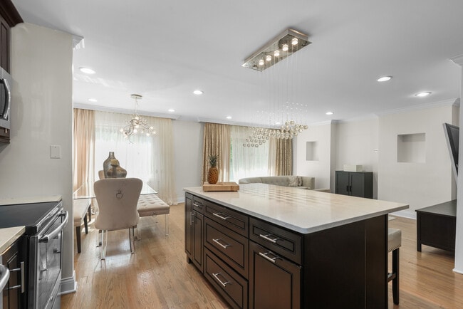 Building Photo - 409 Mallard Dr