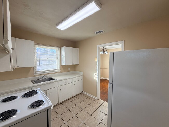 Building Photo - Studio Home in Valdoasta