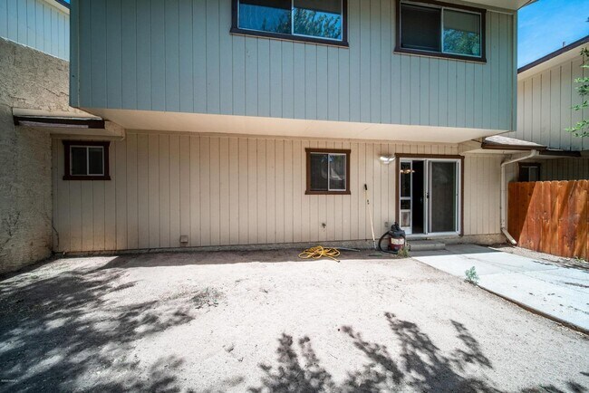 Building Photo - 2620 Jeffrey Loop