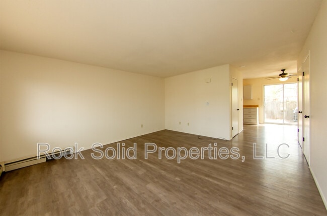 Building Photo - 4721 Hickory Pl