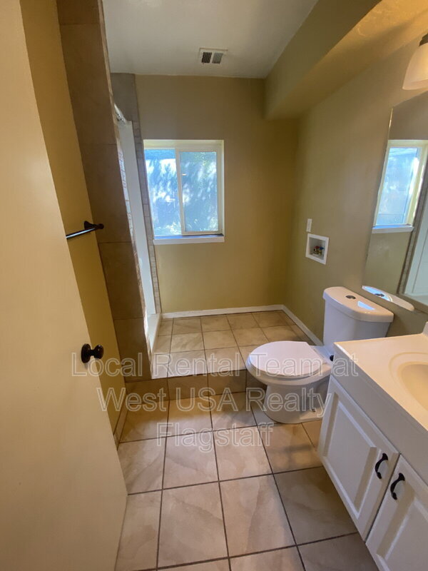 Building Photo - 1607 N Prairie Way