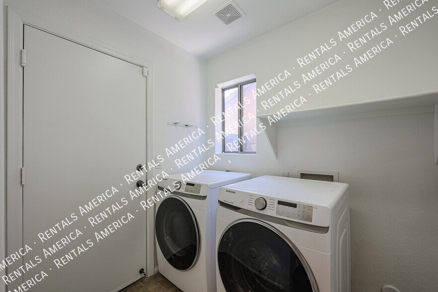 Building Photo - 12438 W Rancho Dr