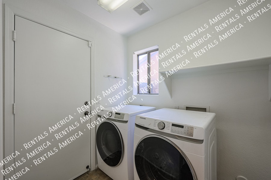 Building Photo - 12438 W Rancho Dr