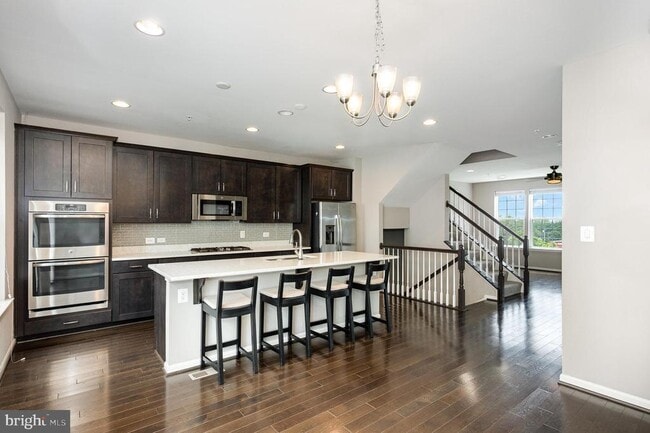 Building Photo - 7223 Barry Ln